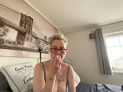 Curvy-Jinx online show from March 2026 07:42:02 AM