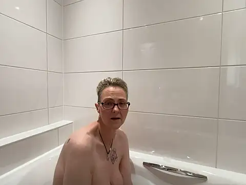 Curvy-Jinx online show from April 2026 12:32:02 PM