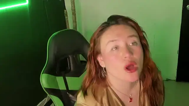 Snapshot of AliaMiller_ chatting on February 2026 11:42:02 PM AliaMiller online show from February 2026 11:42:02 PM