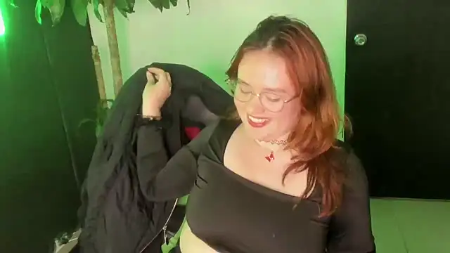 Snapshot of AliaMiller_ chatting on February 2026 01:10:02 AM AliaMiller online show from February 2026 01:10:02 AM