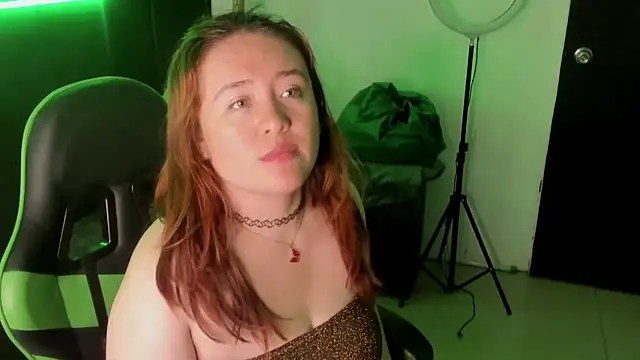 Snapshot of AliaMiller_ chatting on February 2026 12:17:02 AM AliaMiller online show from February 2026 12:17:02 AM