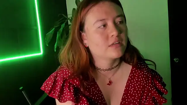 Snapshot of AliaMiller_ chatting on February 2026 02:21:01 AM AliaMiller online show from February 2026 02:21:01 AM