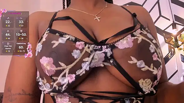 Snapshot of VictoriaKroft chatting on October 2025 12:48:02 PM VictoriaKroft online show from October 2025 12:48:02 PM