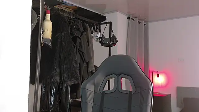 Angelabl0odborne online show from September 2025 10:57:02 PM