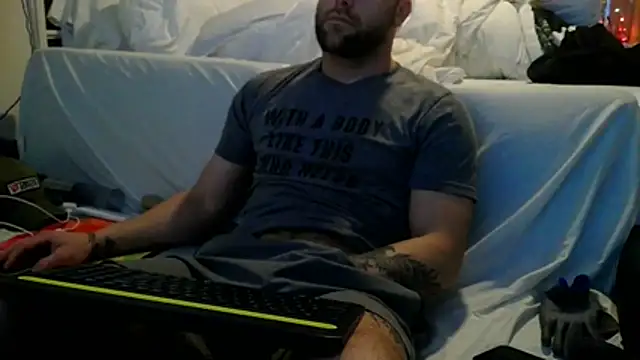 Luv2SuckBWC92 online show from October 2025 12:08:02 AM