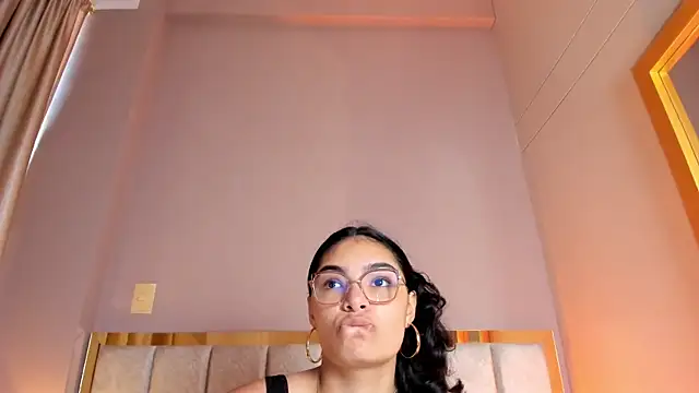 Snapshot of LunaAspen_ chatting on November 2025 06:12:01 PM LunaAspen online show from November 2025 06:12:01 PM