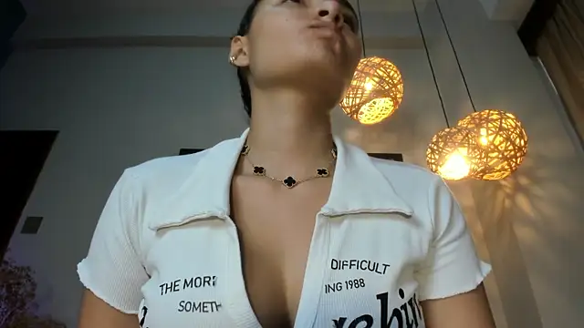 Snapshot of LunaAspen_ chatting on December 2025 05:44:02 PM LunaAspen online show from December 2025 05:44:02 PM