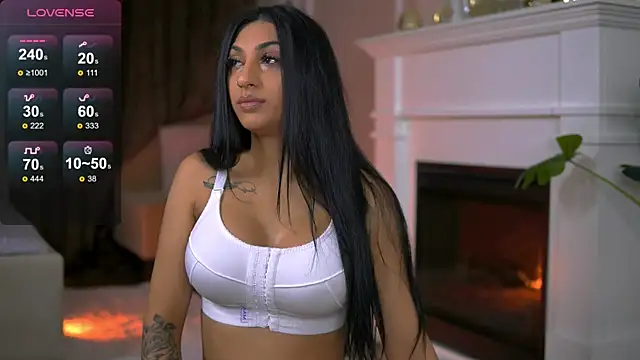 EmaHallee online show from October 2025 03:28:02 AM