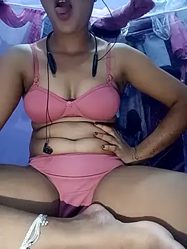 Snapshot of LOVE-R chatting on October 2025 02:47:02 PM LOVE-R online show from October 2025 02:47:02 PM