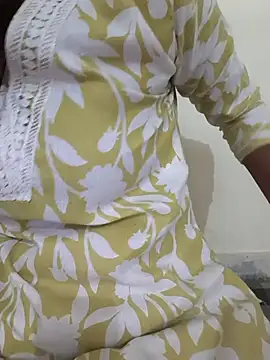 Alia-00 online show from December 2025 03:26:02 AM