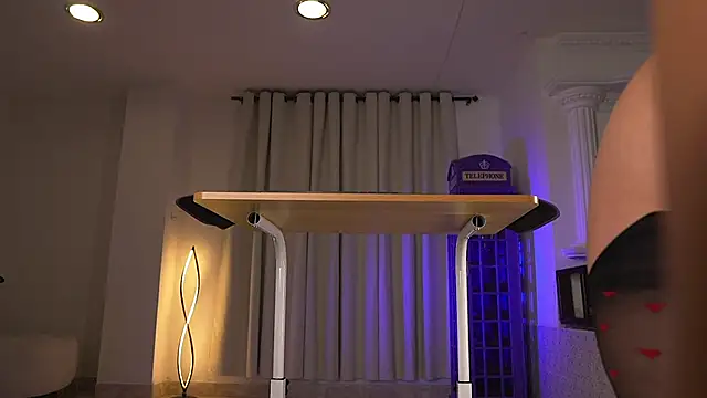 vaniaa95 online show from October 2025 01:59:02 AM