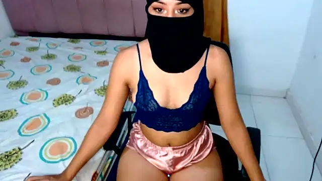 Snapshot of Layla_Noor chatting on June 2026 05:30:02 AM Layla Noor online show from June 2026 05:30:02 AM