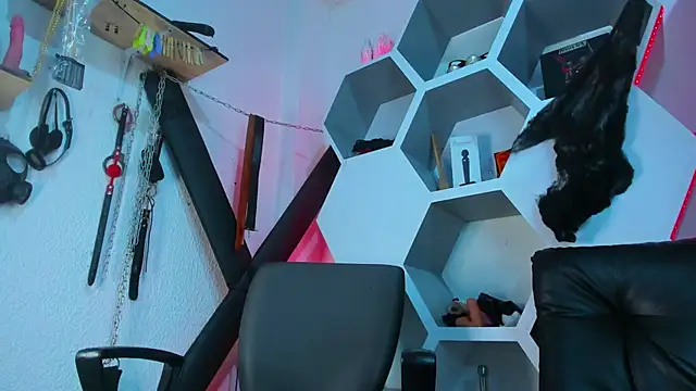 Madame Deborass online show from October 2025 04:46:02 AM