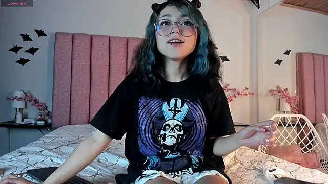 Snapshot of TerumiKitty chatting on November 2025 08:19:02 PM TerumiKitty online show from November 2025 08:19:02 PM