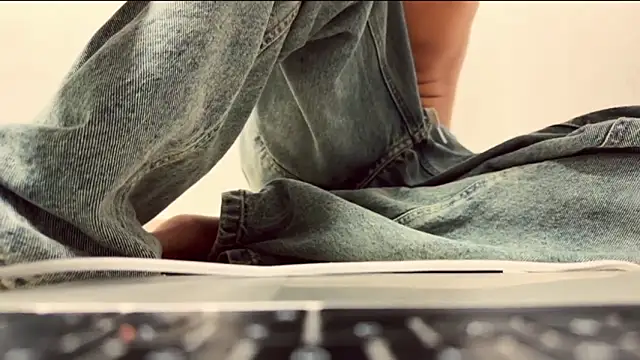 Max Rain online show from October 2025 03:40:02 AM