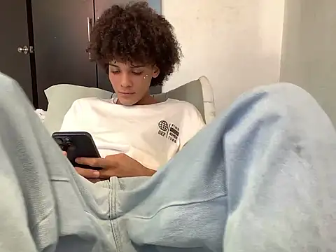 Snapshot of Max_Rain chatting on April 2026 10:08:02 PM Max Rain online show from April 2026 10:08:02 PM