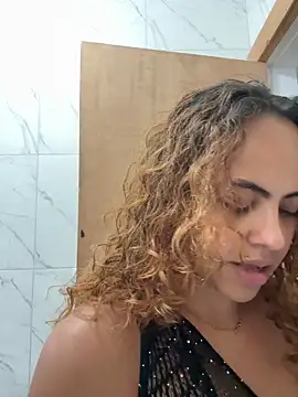 Chloe Leaozinho online show from October 2025 08:31:02 PM