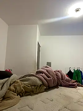 Chloe Leaozinho online show from October 2025 07:58:02 PM