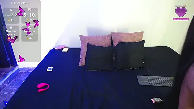 Snapshot of Dahiana_Le chatting on November 2025 06:29:02 PM Dahiana Le online show from November 2025 06:29:02 PM