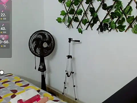 Snapshot of sara_arias00 chatting on October 2025 01:25:01 PM sara arias00 online show from October 2025 01:25:01 PM