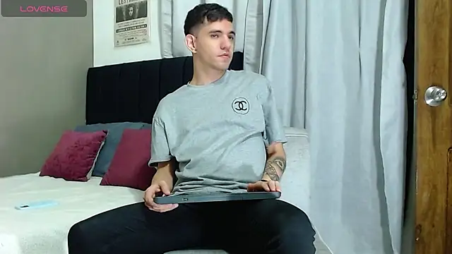 Snapshot of Matteo12_ chatting on November 2025 04:00:01 AM Matteo12 online show from November 2025 04:00:01 AM