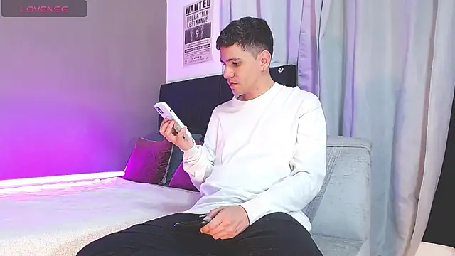 Snapshot of Matteo12_ chatting on November 2025 11:49:02 PM Matteo12 online show from November 2025 11:49:02 PM