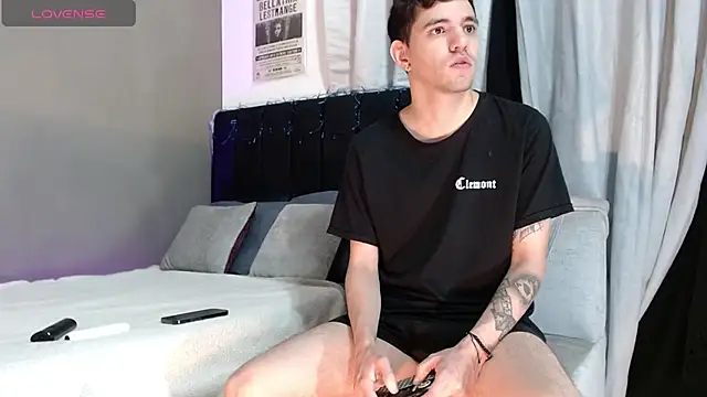 Snapshot of Matteo12_ chatting on November 2025 08:51:05 AM Matteo12 online show from November 2025 08:51:05 AM