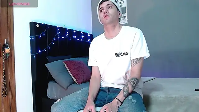 Snapshot of Matteo12_ chatting on December 2025 08:04:02 PM Matteo12 online show from December 2025 08:04:02 PM