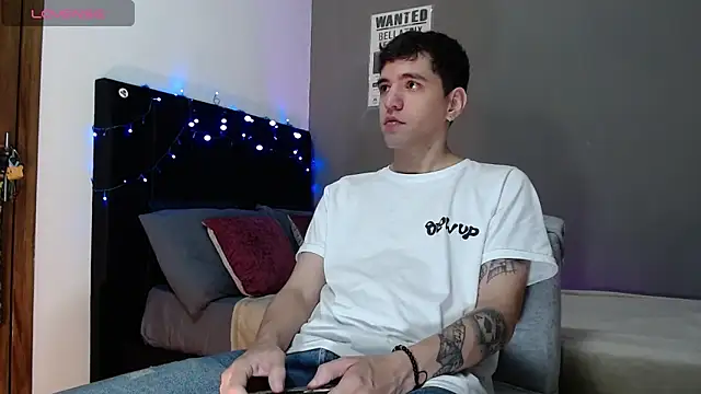 Snapshot of Matteo12_ chatting on December 2025 11:41:02 AM Matteo12 online show from December 2025 11:41:02 AM