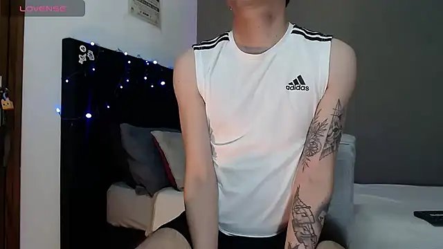 Matteo12  online show from December 2025 04:51:01 AM