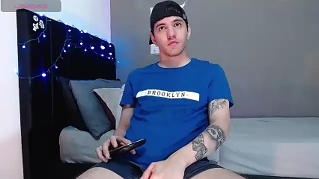 Matteo12  online show from December 2025 05:48:02 AM