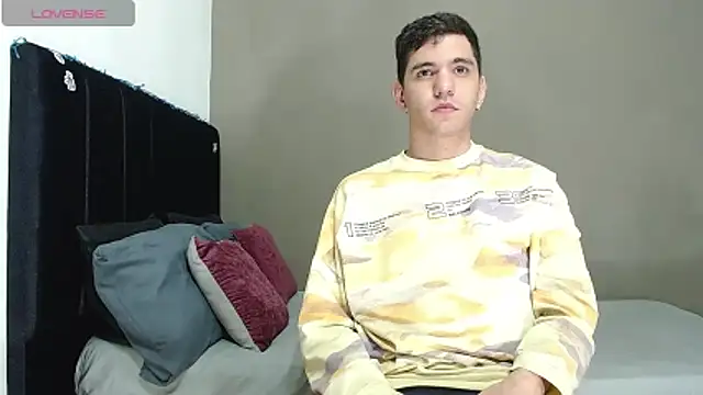 Matteo12  online show from January 2026 07:17:01 PM