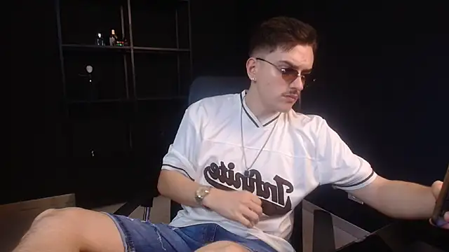 Snapshot of FelixStarkk chatting on June 2026 04:35:02 AM FelixStarkk online show from June 2026 04:35:02 AM