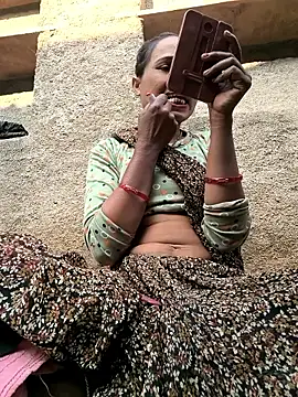 Snapshot of Hot_raaani chatting on December 2025 10:08:02 AM Hot raaani online show from December 2025 10:08:02 AM