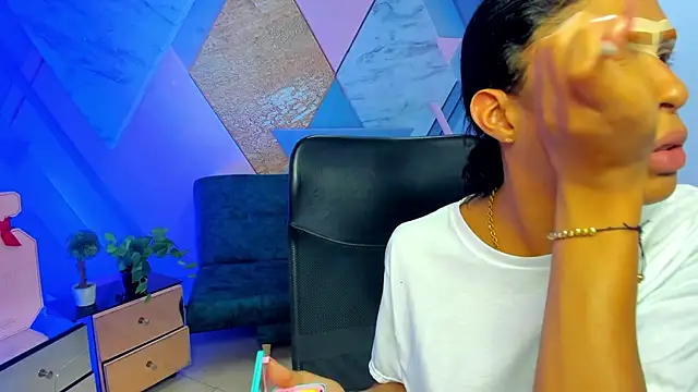 keytinthomson  online show from October 2025 08:07:01 PM