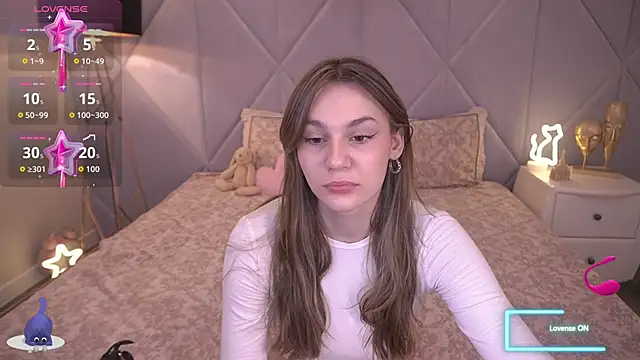 Snapshot of DiamondGoldie chatting on November 2025 08:13:02 PM DiamondGoldie online show from November 2025 08:13:02 PM