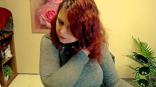 Snapshot of TwoBigSuns chatting on October 2025 07:33:01 AM TwoBigSuns online show from October 2025 07:33:01 AM