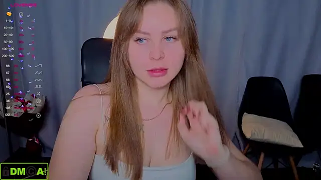 Snapshot of MikaBloom chatting on November 2025 02:06:01 AM MikaBloom online show from November 2025 02:06:01 AM