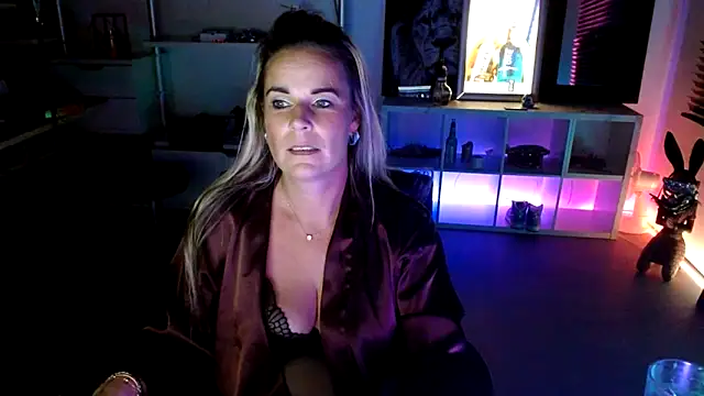 Snapshot of Mrs-Aurora chatting on October 2025 08:42:01 PM Mrs-Aurora online show from October 2025 08:42:01 PM