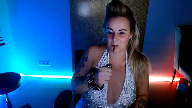 Snapshot of Mrs-Aurora chatting on November 2025 07:58:01 PM Mrs-Aurora online show from November 2025 07:58:01 PM