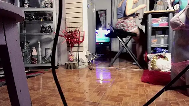 xinamora online show from October 2025 04:05:01 AM