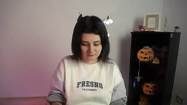 Katrin kiss  online show from November 2025 01:31:01 PM