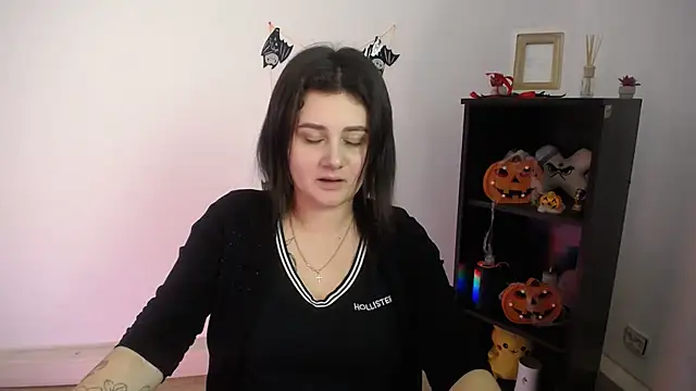 Katrin kiss  online show from November 2025 01:22:01 PM
