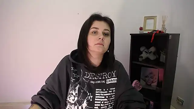 Katrin kiss  online show from December 2025 02:33:01 PM