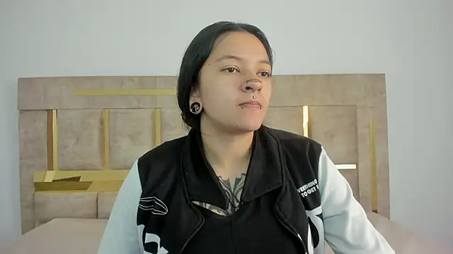 Kitty ravee online show from October 2025 01:52:02 PM