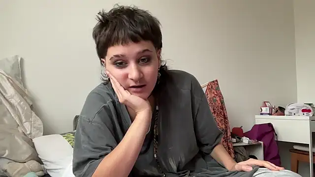 Snapshot of NIQUE_TARAXX chatting on October 2025 02:15:02 PM NIQUE TARAXX online show from October 2025 02:15:02 PM