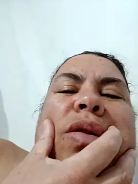 Snapshot of yaneth_ chatting on November 2025 10:52:01 PM yaneth online show from November 2025 10:52:01 PM