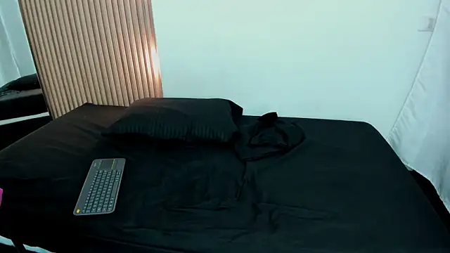 Snapshot of Karla_hilton1 chatting on October 2025 12:39:02 PM Karla hilton1 online show from October 2025 12:39:02 PM