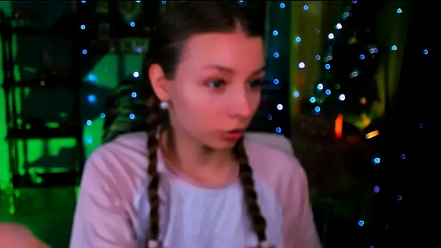 Snapshot of JulieDaniel chatting on December 2025 09:48:01 AM JulieDaniel online show from December 2025 09:48:01 AM