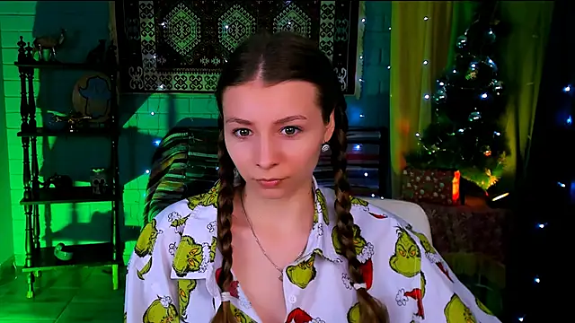 Snapshot of JulieDaniel chatting on December 2025 04:18:02 AM JulieDaniel online show from December 2025 04:18:02 AM